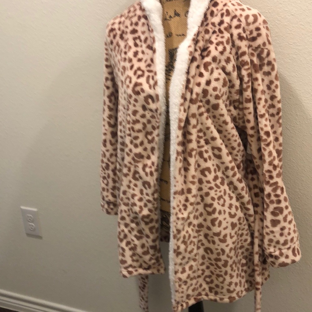 Calsie leopard print robe